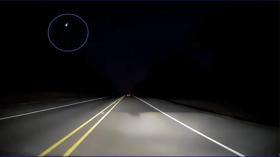 Meteorito es captado cuando conductor escuchaba ‘Lucy in the Sky with Diamonds’