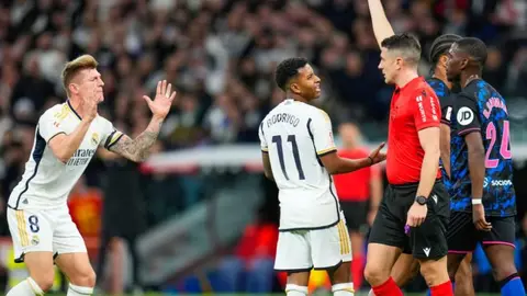 ¿Karma? Toni Kroos ironizó sobre lesión del árbitro que lo amonestó contra Sevilla