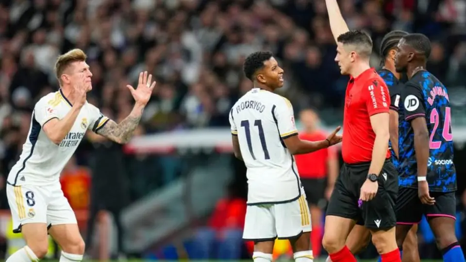 ¿Karma? Toni Kroos ironizó sobre lesión del árbitro que lo amonestó contra Sevilla