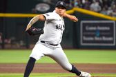 Víctor González consigue su primer salvamento con Yankees en triunfo ante D-Backs