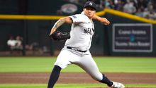 Víctor González consigue su primer salvamento con Yankees en triunfo ante D-Backs