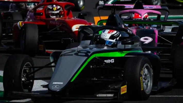 Doriane Pin de F1 Academy es castigada: Pierde la carrera por cruzar dos veces la meta