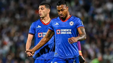 Willer Ditta se va expulsado en su regreso a Cruz Azul tras suspensión de tres partidos