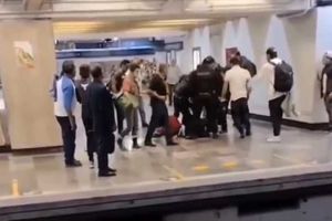 Reportan a mujer baleada afuera del Metro Bellas Artes