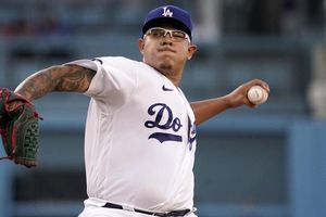Julio Urías: Mexicano llegó a 12 triunfos en la temporada en victoria de Dodgers
