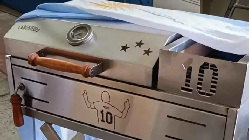 ¡La parrilla del capitán! Leo Messi mandó a hacer parrilla personalizada a emprendedor argentino