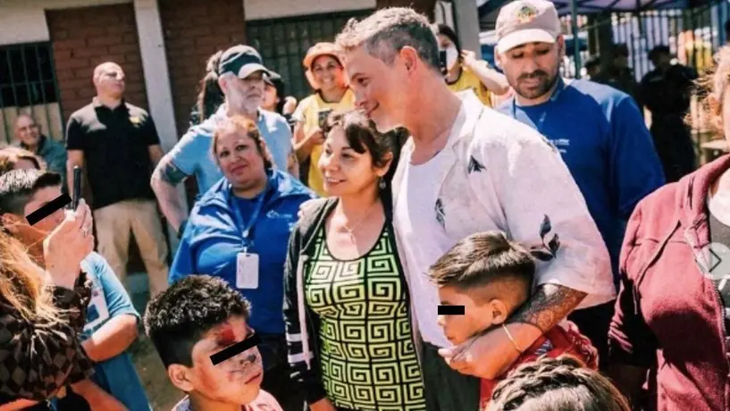 Alejandro Sanz visita en Chile a los damnificados por los incendios recientes
