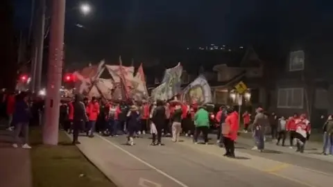 ¡Solo mexicanos! Afición de Chivas realiza caravana en Canadá para el partido de Concachampions