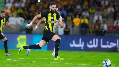 Karim Benzema reaparece con el Al Ittihad tras ser separado del plantel durante casi dos meses
