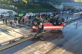 Vuelca camión de bomberos, y deja tres lesionados