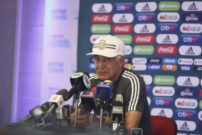 Tuca no quiere a Mourinho en el Tri: 'No tiene ni idea, yo lo haría mejor'