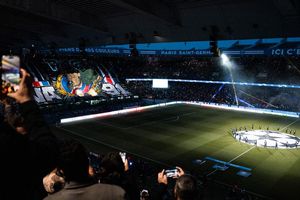 ¡Que la fuerza le acompañe! Así fue el impresionante tifo de Star Wars que desplegó la afición de PSG