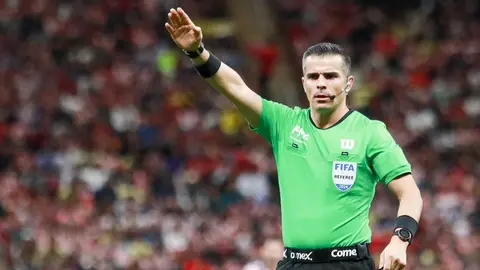 Comisión de Arbitraje publica audios del VAR de posibles penales sobre Henry y Alvarado en Clásico Nacional 