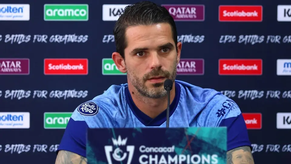 ¡Vaya error! Concacaf no dejó entrar a medios a la conferencia de Gago previo al Clásico Nacional