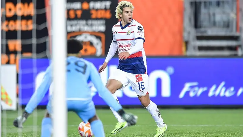 Cade Cowell se estrena como goleador y anota doblete con Chivas vs Forge