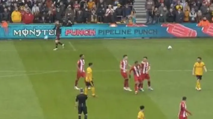 Jugadores de Sheffield United pelean entre ellos tras caer ante el Wolverhampton