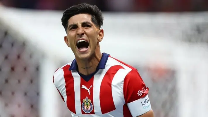 Aficionada de Chivas se tatúa firma de Víctor Guzmán: 'No me arrepiento'