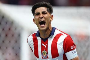 Aficionada de Chivas se tatúa firma de Víctor Guzmán: 'No me arrepiento'