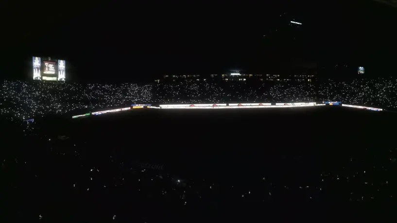 León vs Cruz Azul: Apagón en el Nou Camp retrasó el juego media hora
