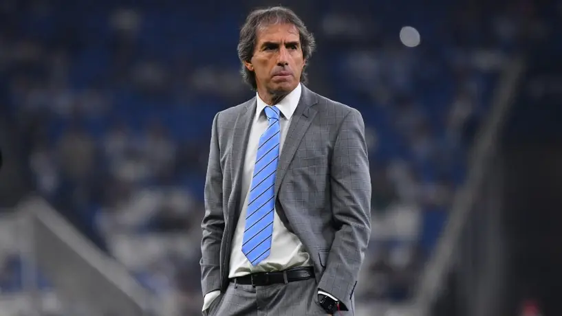 Guillermo Almada arremete contra reportero tras derrota ante Rayados de Monterrey