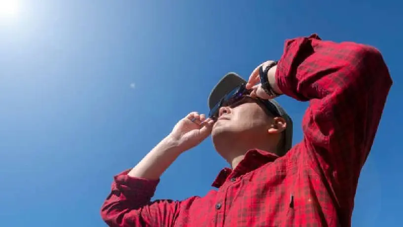 La UNAM advierte que ver el Eclipse Solar con lentes oscuros comunes podría quemar la retina