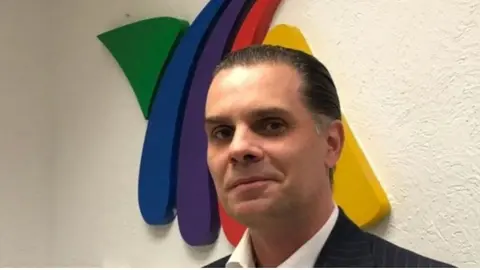 ¿Queja a la programación de Azteca? Martinoli ironiza y califica como 'infernal' el Viernes Botanero