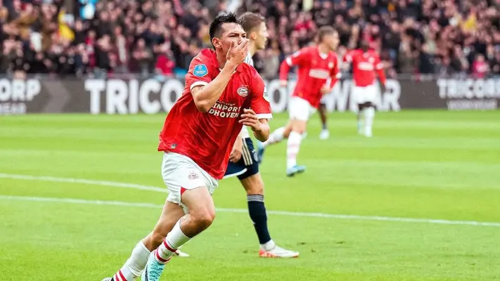 Chucky Lozano llegó a cien partidos con PSV, que venció a Heracles