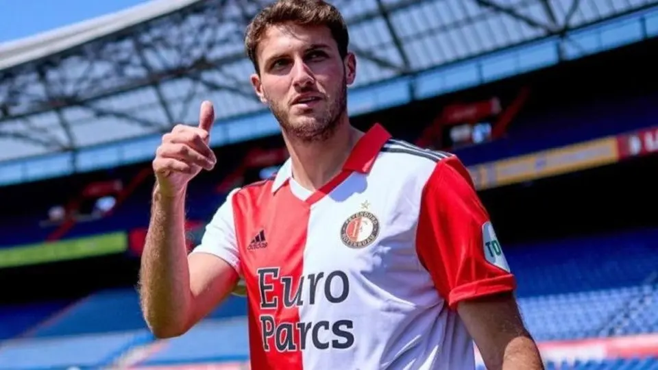 Santiago Giménez: Observó desde las butacas al Feyenoord ante su duelo contra el Vitesse