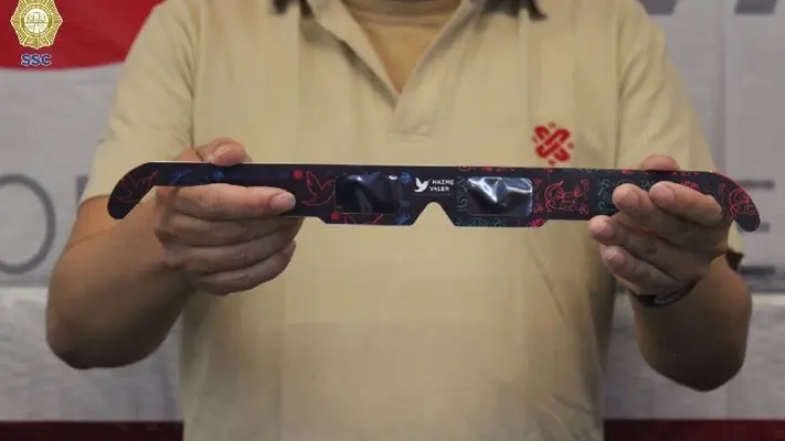 ¡Se agotan los lentes de 88 pesos para ver el eclipse vendidos por reos de CDMX!