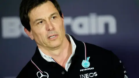 ¡Su enemigo preferido! Toto Wolff lamentaría que Helmut Marko saliera de Red Bull