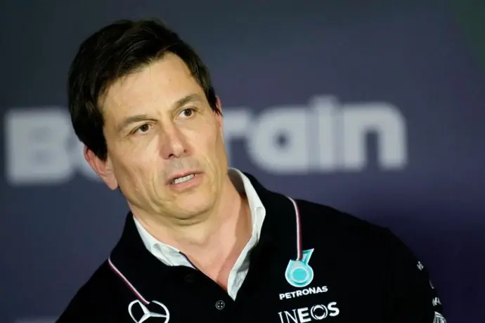 ¡Su enemigo preferido! Toto Wolff lamentaría que Helmut Marko saliera de Red Bull