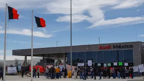 Frenan huelga en Audi; Sindicato logra acuerdo para mejorar el salario de los trabajadores