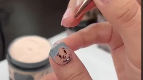 ¡Uñas con la cara de AMLO! Te enseñamos cómo las hicieron y dónde