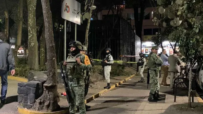 Aseguran pozo de agua con olor a gasolina en la Ciudad de México