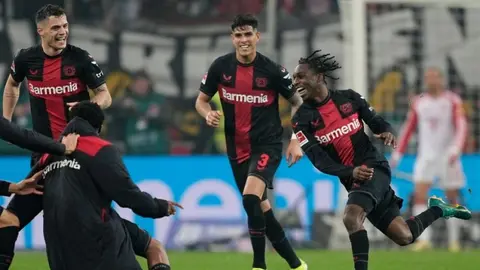 ¡Invencibles! Bayer Leverkusen goleó 3-0 a Bayern Munich y se aleja en el liderato