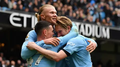 Haaland se reconcilia con el gol y tiene un doblete en triunfo del City ante Everton