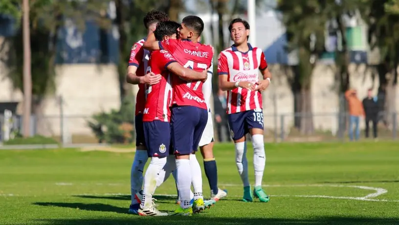 Chivas, con dominio sobre Pumas en la Sub 23 y Sub 18