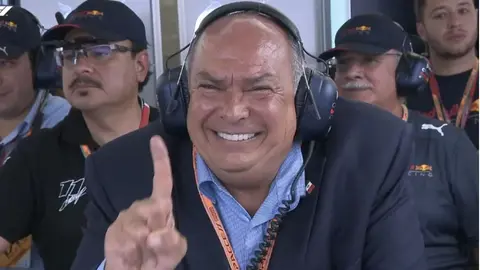 Checo Pérez bromea con Verstappen y Sainz sobre el trabajo de su papá: "Está en la política, eso sí es peligroso"