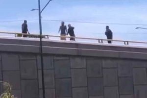 Policías de San Luis Potosí se confunden de persona al tratar de evitar que hombre se quitara la vida