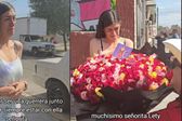 El Patrón sorprende con flores y dinero a la mamá de Mildred, pequeña que murió de cáncer
