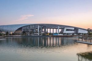 Hombre muere ahogado en lago a las afueras del SoFi Stadium, hogar de los Rams y los Chargers