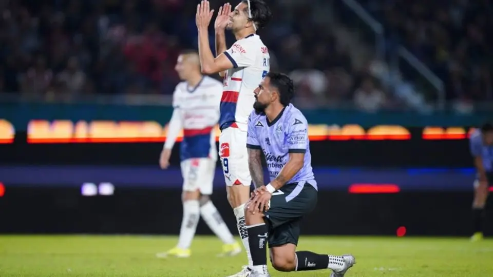 Mazatlán le robó la victoria a Chivas en el último minuto