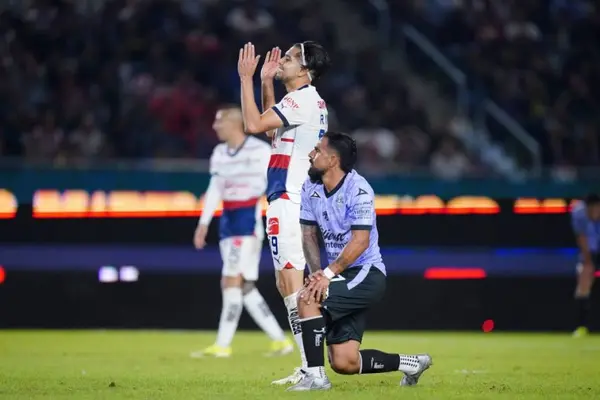 Mazatlán le robó la victoria a Chivas en el último minuto