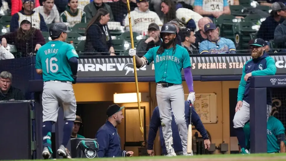 Luis Urías y Andrés Muñoz brillan en victoria de Mariners sobre Brewers