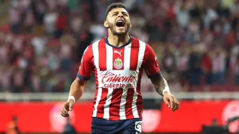 Alexis Vega niega que le haya pesado la playera de Chivas: “Hay mucha gente ignorante”