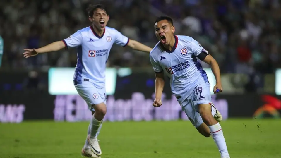 ¡Sufrimiento puro! Cruz Azul, con lo justo, venció a la Fiera y se queda con el liderato