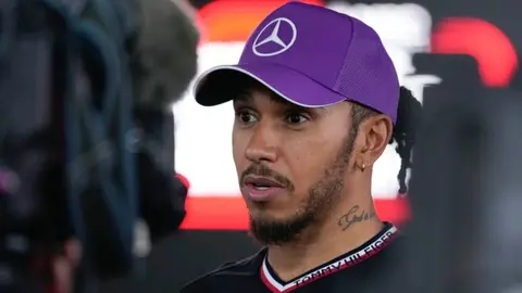 Lewis Hamilton reconoció difícil situación en Mercedes y adelantó que hablará con Toto Wolff