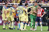 ¡Terminaron 'calientitos'! Chivas y América iniciaron conato de bronca en el Clásico Nacional
