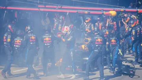 ¡Abandona el campeón! Verstappen tuvo fallas mecánicas en el Gran Premio de Australia