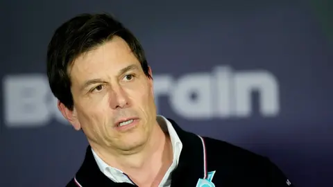 Toto Wolff pone calma a los rumores sobre la posible llegada de Verstappen a Mercedes en 2025
